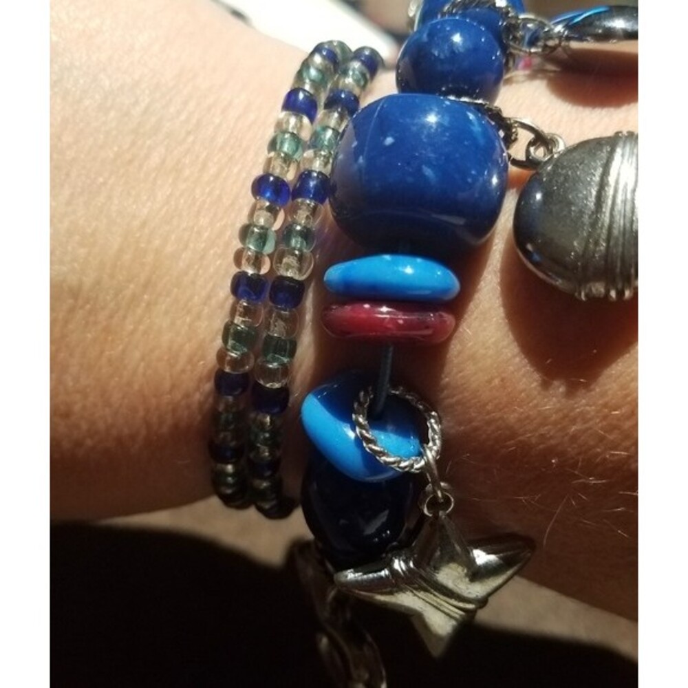 2 Beaded Bracelets, One with charms and large beads the other small beads - Picture 6 of 6